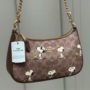 Coach Brown Snoopy Print Shoulder Bag Fashion❤️🎉🎉